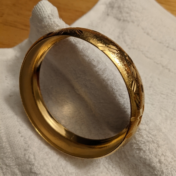 Beautiful Bangle - Picture 2 of 12